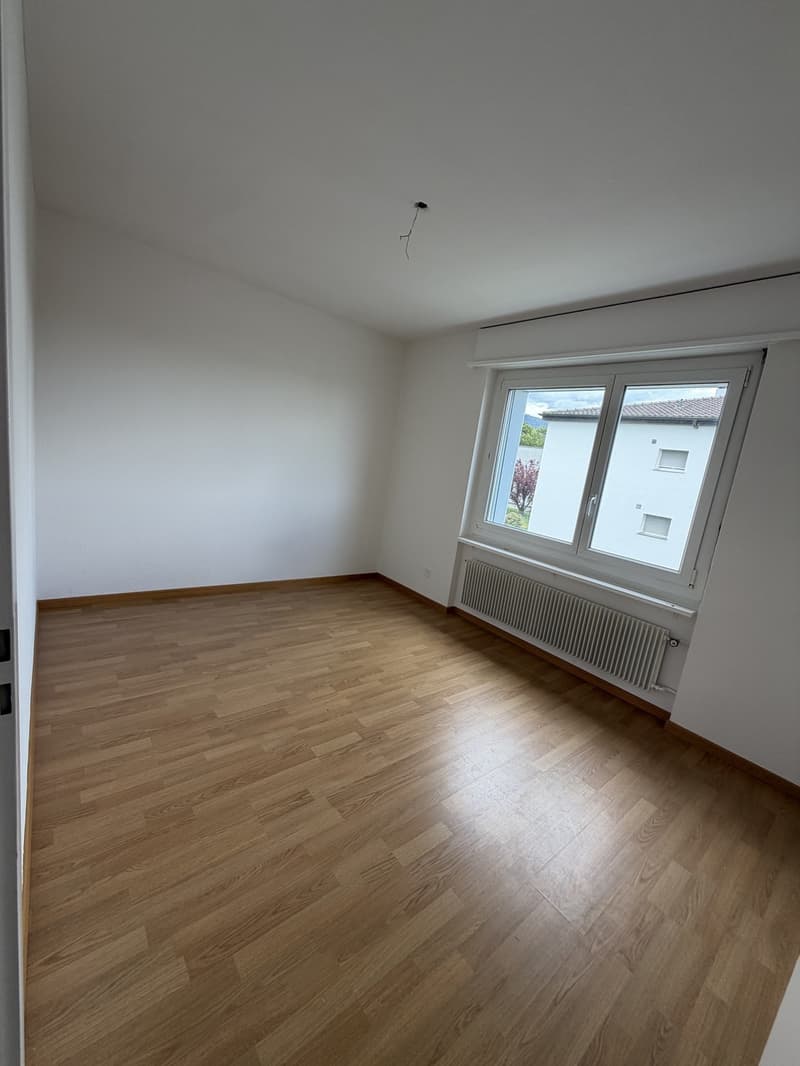 Sanierte Küche und schöner Ausblick Grosszügige 3-Zimmerwohnung im 2. Obergeschoss (5)
