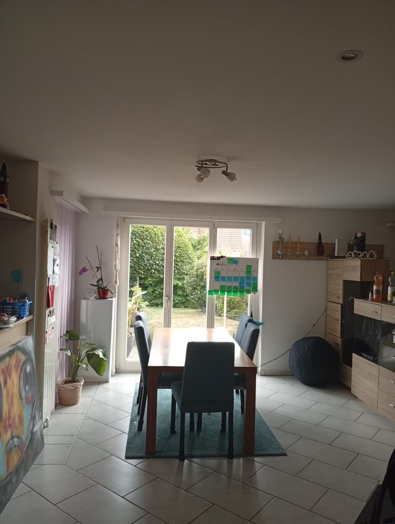 Charmante 5.5 Zi-Whg Maisonette mit grossem, pflegeleichten Garten (8)