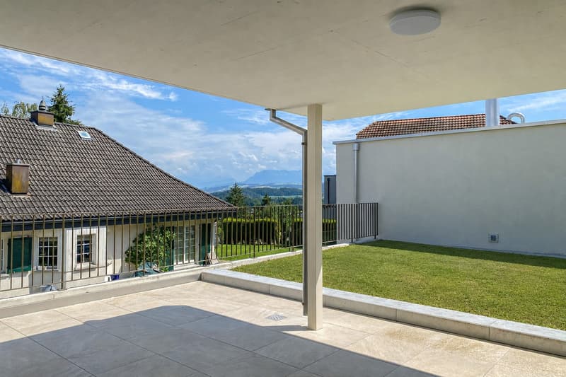 Seltene Mietgelegenheit: modernes 5.5-Zimmer-Einfamilienhaus mit Garten und Weitsicht in St. Erhard (3)