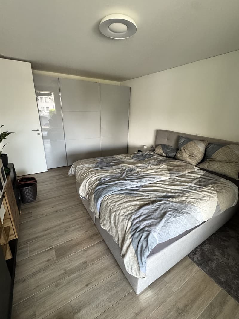 Moderne 2.5-Zimmer-Wohnung mit grossem gedecktem Sitzplatz in Wangen SZ (4)