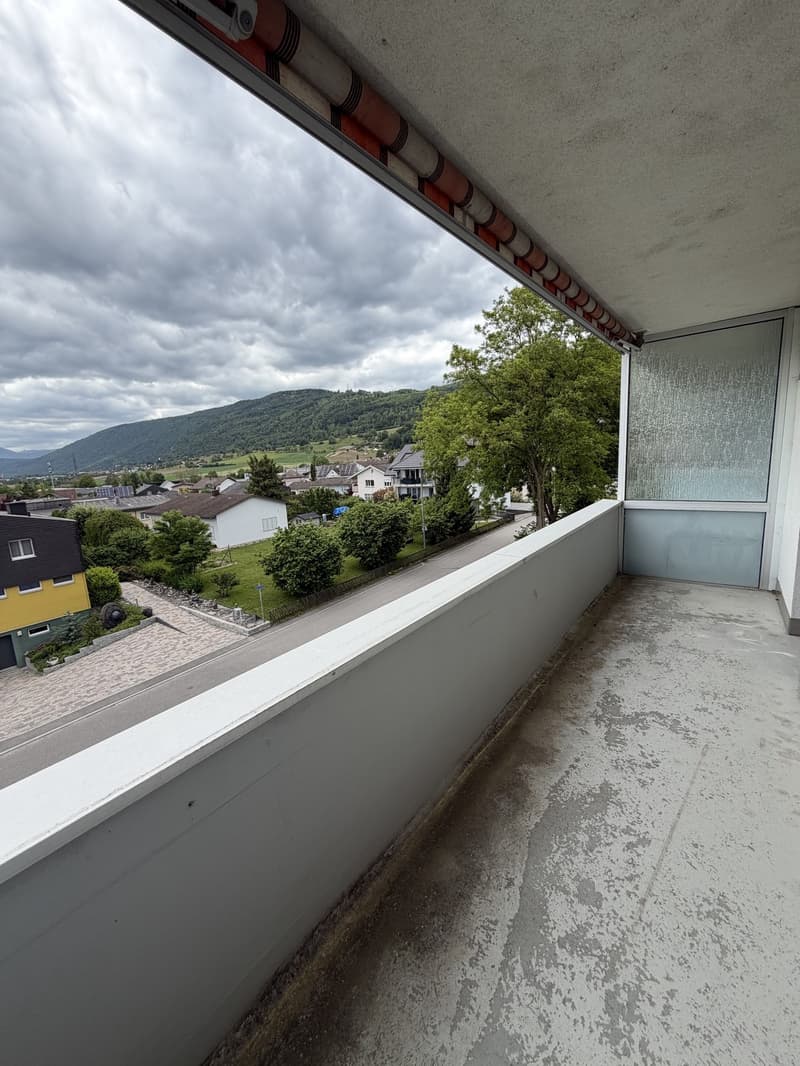 Sanierte Küche und schöner Ausblick  Grosszügige 3-Zimmerwohnung im 2. Obergeschoss (6)