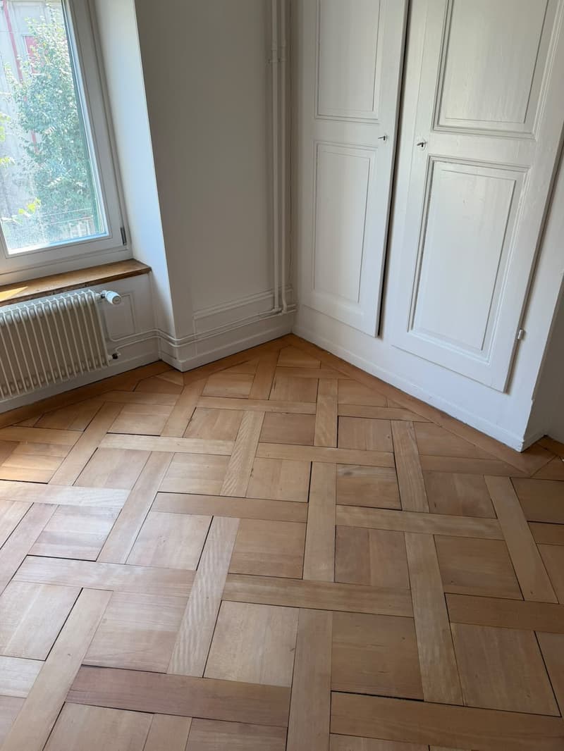 Charmante 3.5-Zi-Altbauwohnung, Tafelparkett Biel, WG-tauglich (8)