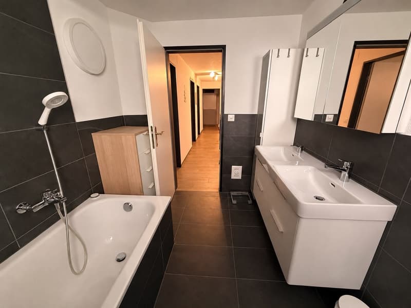 Exklusive 5.5-Zimmer-Terrassenhaus mit Panorama-Aussicht & Wellness (9)