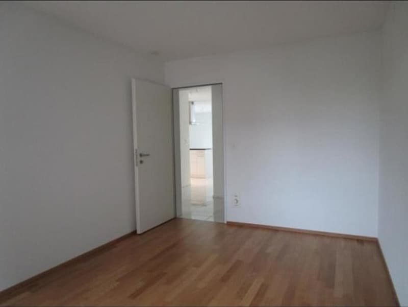 Helle 4.5-Zimmer-Wohnung mit Balkon in Volketswil (6)