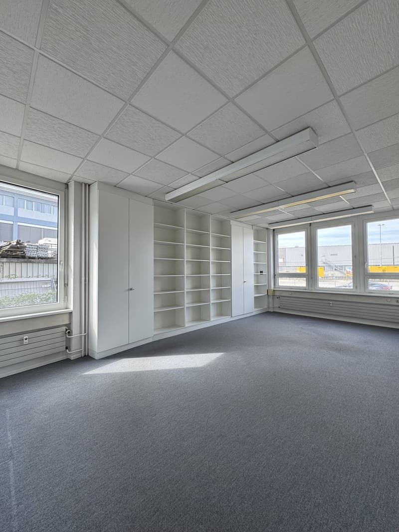 Repräsentatives Gewerbeobjekt mit Büro- und Lagerflächen an strategischer Lage (2)
