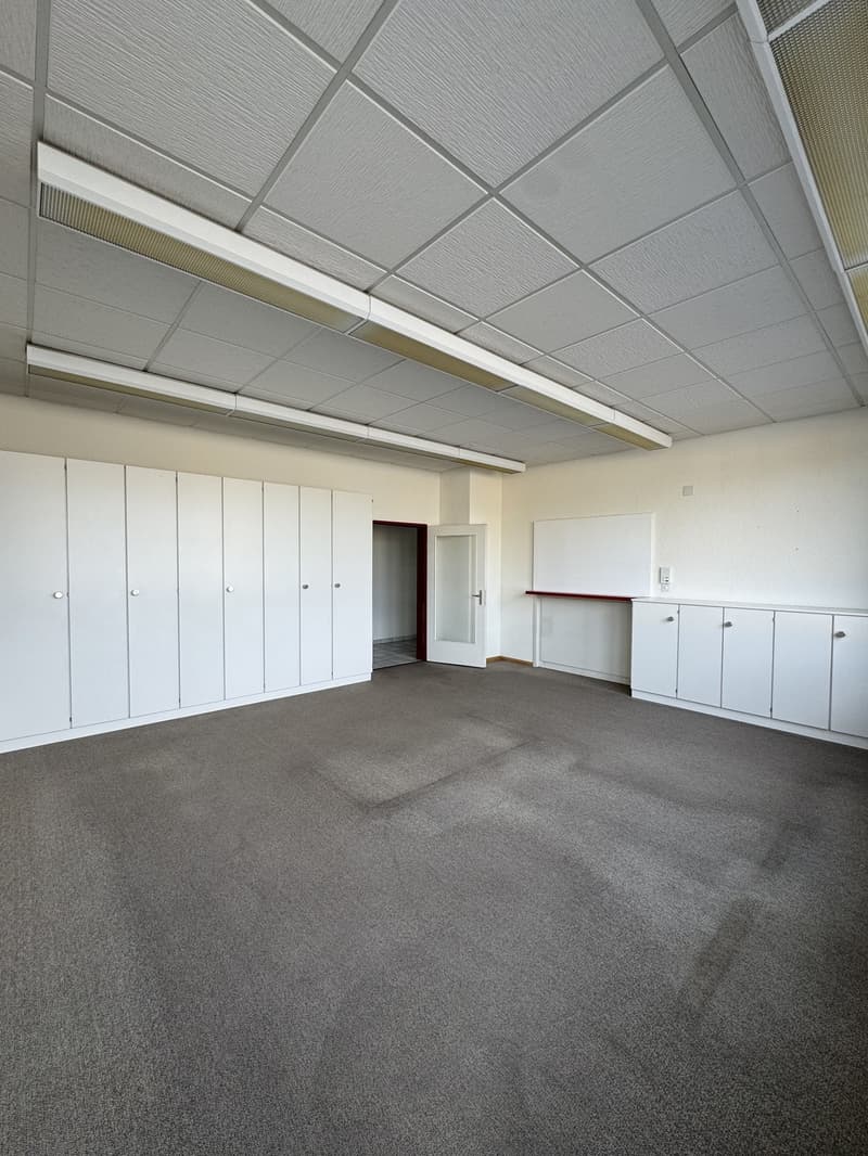 Repräsentatives Gewerbeobjekt mit Büro- und Lagerflächen an strategischer Lage (3)