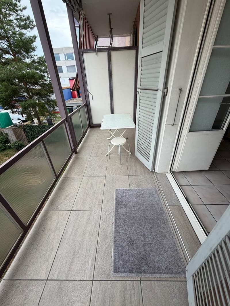 Grosszügige 3½-Zimmer-Wohnung mit Balkon und Parkplatz in Biel / Spacious 3.5-Room Apartment with Balcony and Paking in Biel (10)