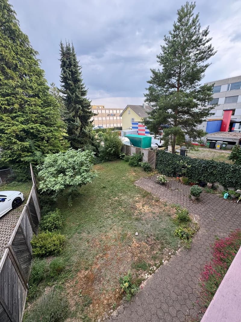 Grosszügige 3½-Zimmer-Wohnung mit Balkon und Parkplatz in Biel / Spacious 3.5-Room Apartment with Balcony and Paking in Biel (12)