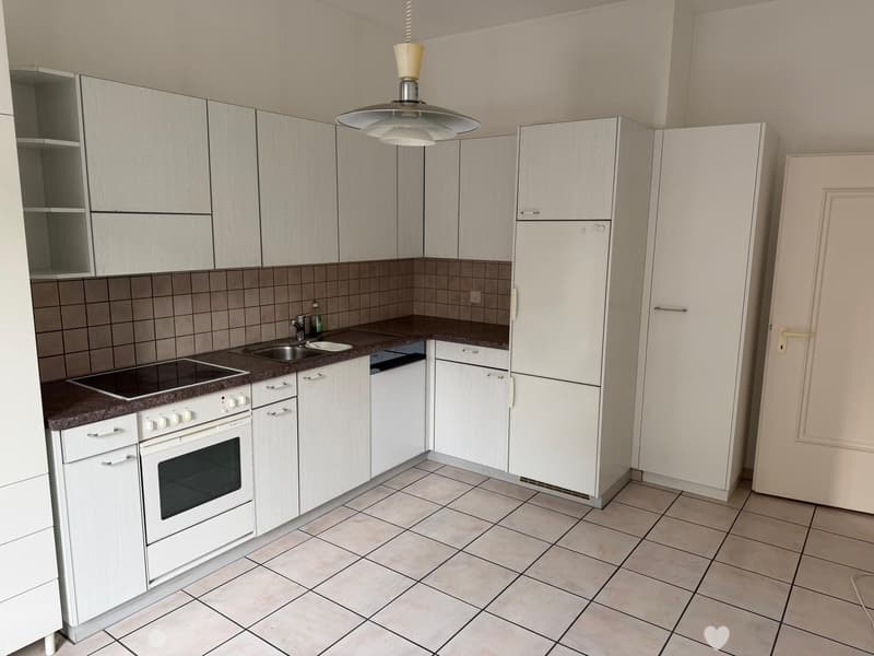 Grosszügige 3½-Zimmer-Wohnung mit Balkon und Parkplatz in Biel / Spacious 3.5-Room Apartment with Balcony and Paking in Biel (3)