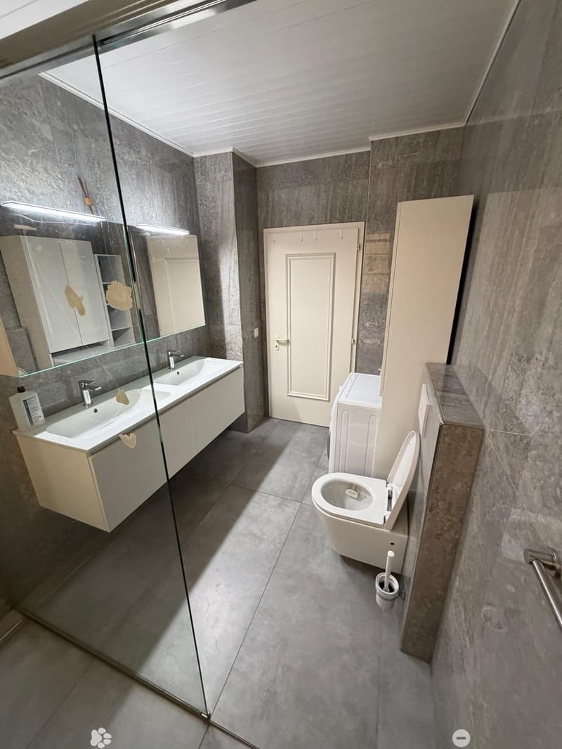 Grosszügige 3½-Zimmer-Wohnung mit Balkon und Parkplatz in Biel / Spacious 3.5-Room Apartment with Balcony and Paking in Biel (4)