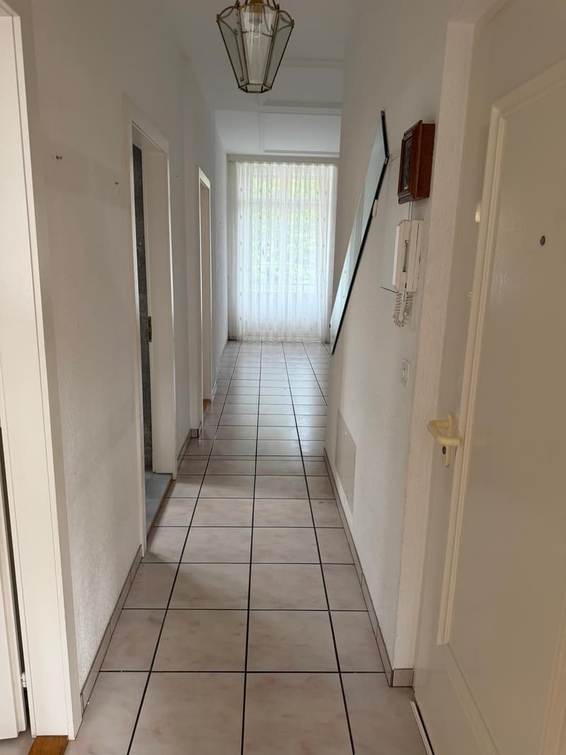 Grosszügige 3½-Zimmer-Wohnung mit Balkon und Parkplatz in Biel / Spacious 3.5-Room Apartment with Balcony and Paking in Biel (11)