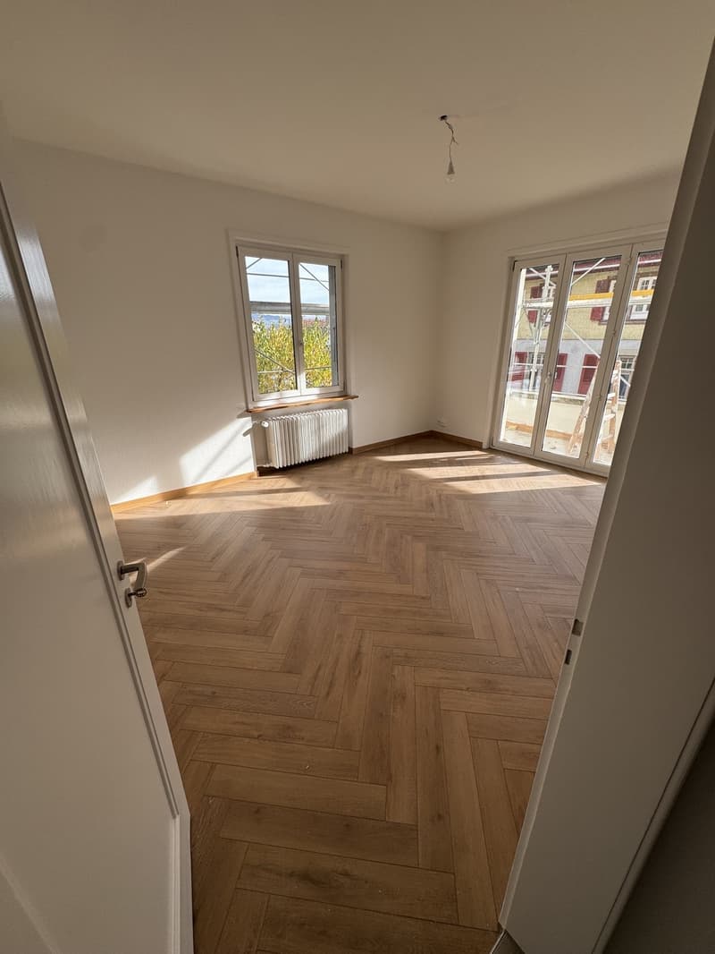 Komplett neu sanierte 4.5 Zimmerwohnung an bester Lage in Wabern (3)