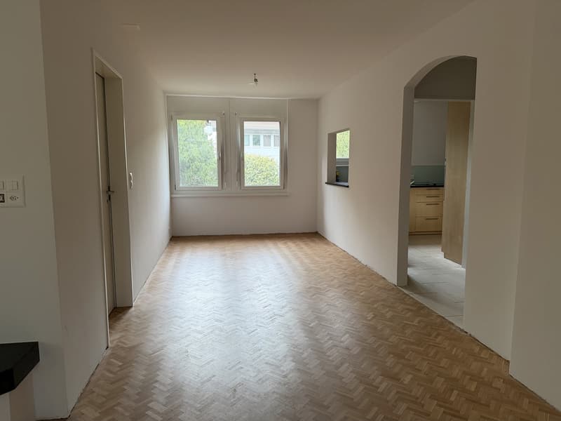 Frisch renovierte 4.5-Zimmer-Wohnung mit Cheminée, Balkon und eigener Waschküche (3)