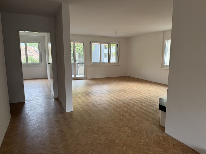 Frisch renovierte 4.5-Zimmer-Wohnung mit Cheminée, Balkon und eigener Waschküche (2)