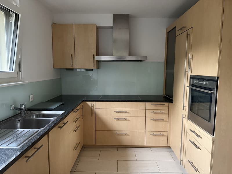 Frisch renovierte 4.5-Zimmer-Wohnung mit Cheminée, Balkon und eigener Waschküche (5)