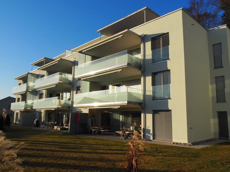 Exklusive, 3.5 Zimmer Wohnung nach Eigentumsstandard mit Sicht auf die Berge (1)