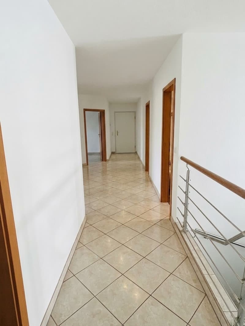 5.5-Zimmer-Gartenwohnung  118 m² Wohnfläche + ca. 66 m² Zusatzfläche + 230 m² Privatgarten (3)