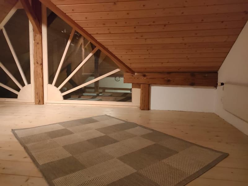 Gallerie mit Blick auf Wohnzimmer