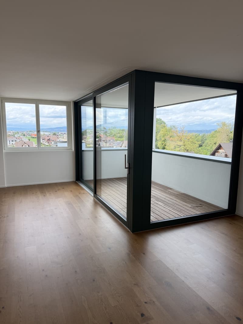 Per Sofort! Moderne 3.5-Zimmer-Attikawohnung in Siebnen (3)