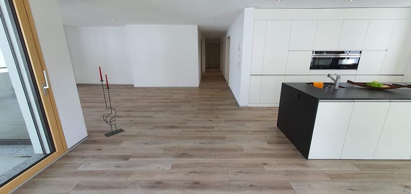 Grosszügige 5.5-Zimmer-Wohnung mit 178 m2, Garage und E-Ladestation (4)