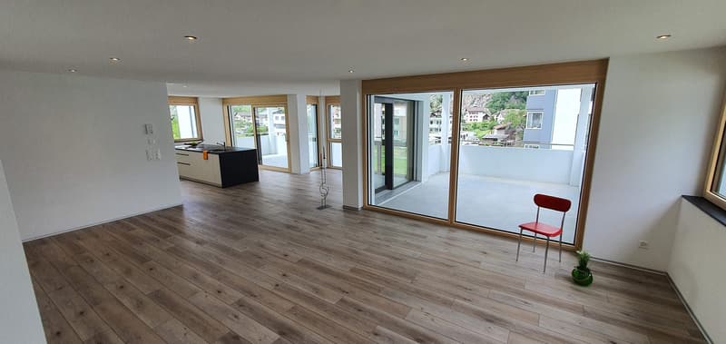 Grosszügige 5.5-Zimmer-Wohnung mit 178 m2, Garage und E-Ladestation (2)