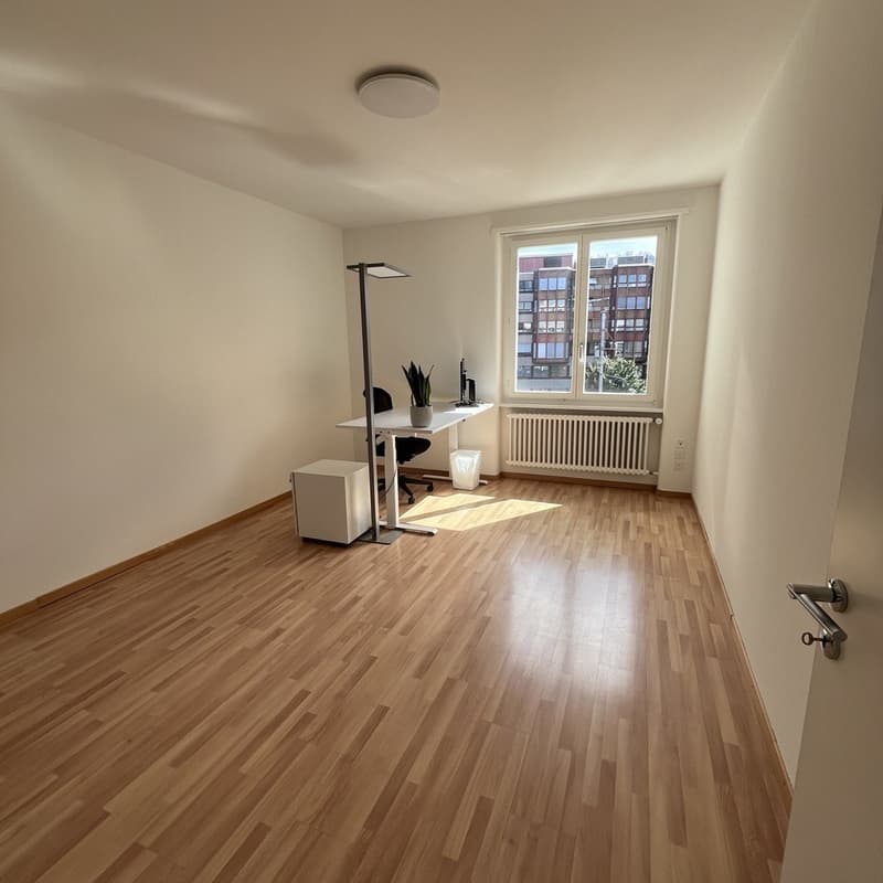 Möbliertes Büro direkt beim Bahnhof Zug - inkl. Reinigung & Internet (2)