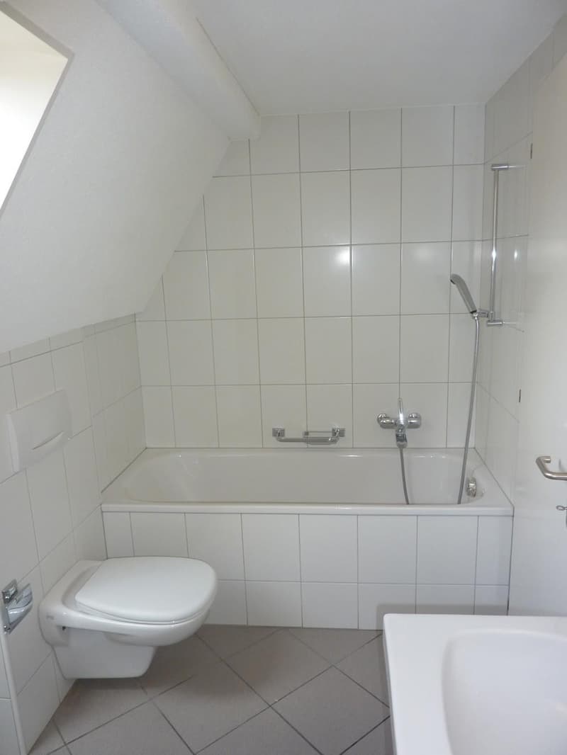 Charmante und helle Dachwohnung mit Holzbalken (3)