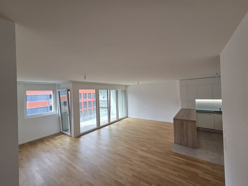 Appartement neuf 4,5 pièces au 6ème étage, traversant et lumineux, 2 balcons vue dégagée. Place de parc en option (parking souterrain, borne EV). À 6 min à pied du M1, 10 min de l'EPFL/UNIL. (1)