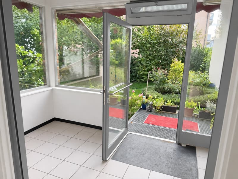 Erdgeschoss 4½-Zimmer-Wohnung mit Gartenblick / 3-Familienhaus (2)