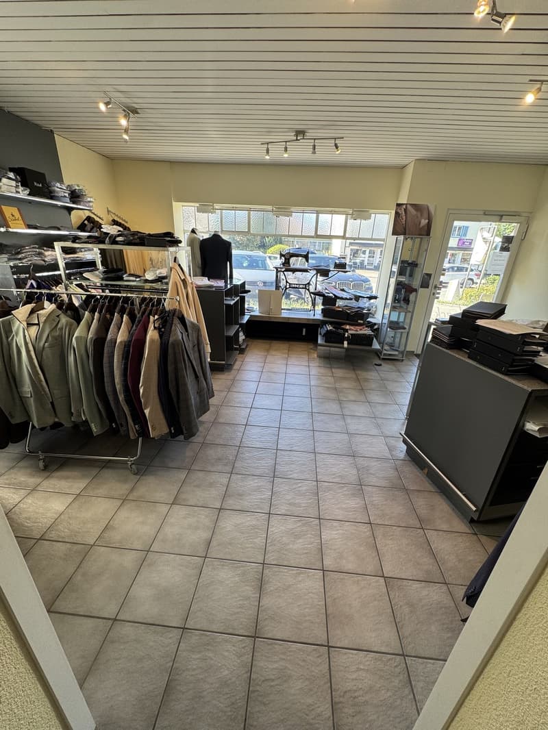 Attraktiver Showroom/ Laden in Oberengstringen - 94.5m2 auf 2 Ebenen (1)