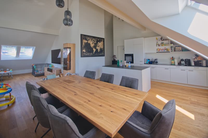 Moderne 4.5-Zimmer-Wohnung in Altbau! (4)