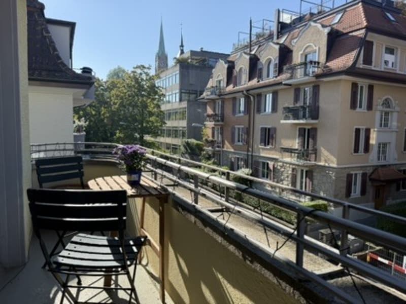 2.5-Zimmer-Wohnung mit 2 Balkonen in Zürich 8003  ab 1. November (3)