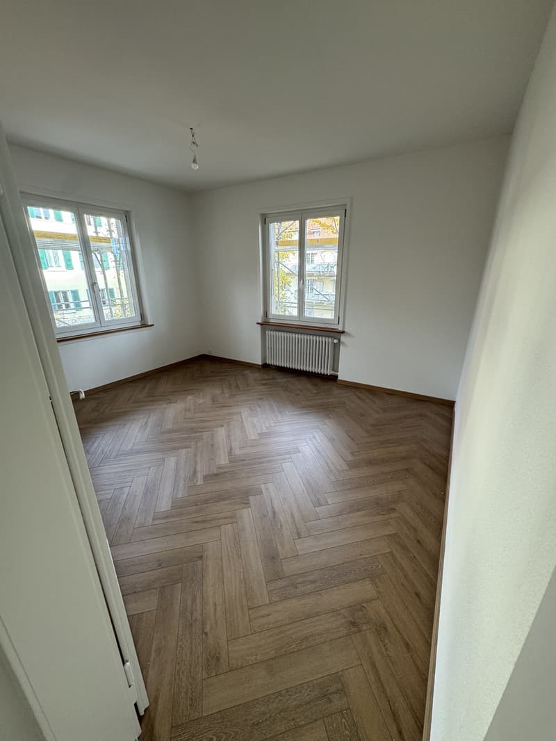 Komplett neu sanierte 4.5 Zimmerwohnung an bester Lage in Wabern (3)