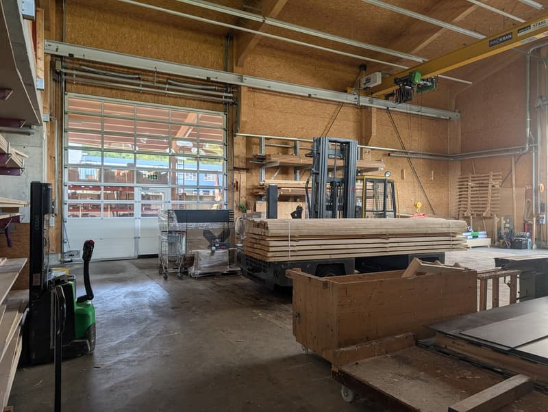 Gewerbehalle mit Kran, Lager und Büro in Lausen (4)