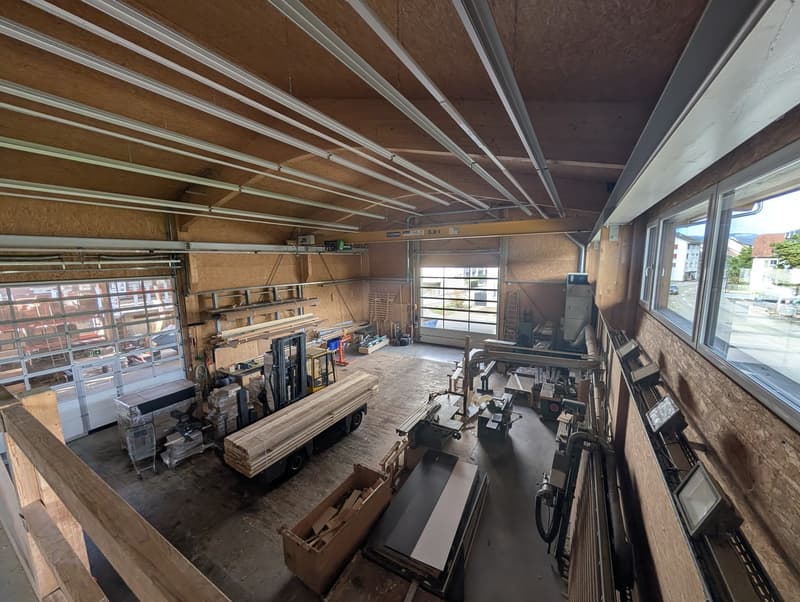Gewerbehalle mit Kran, Lager und Büro in Lausen (2)