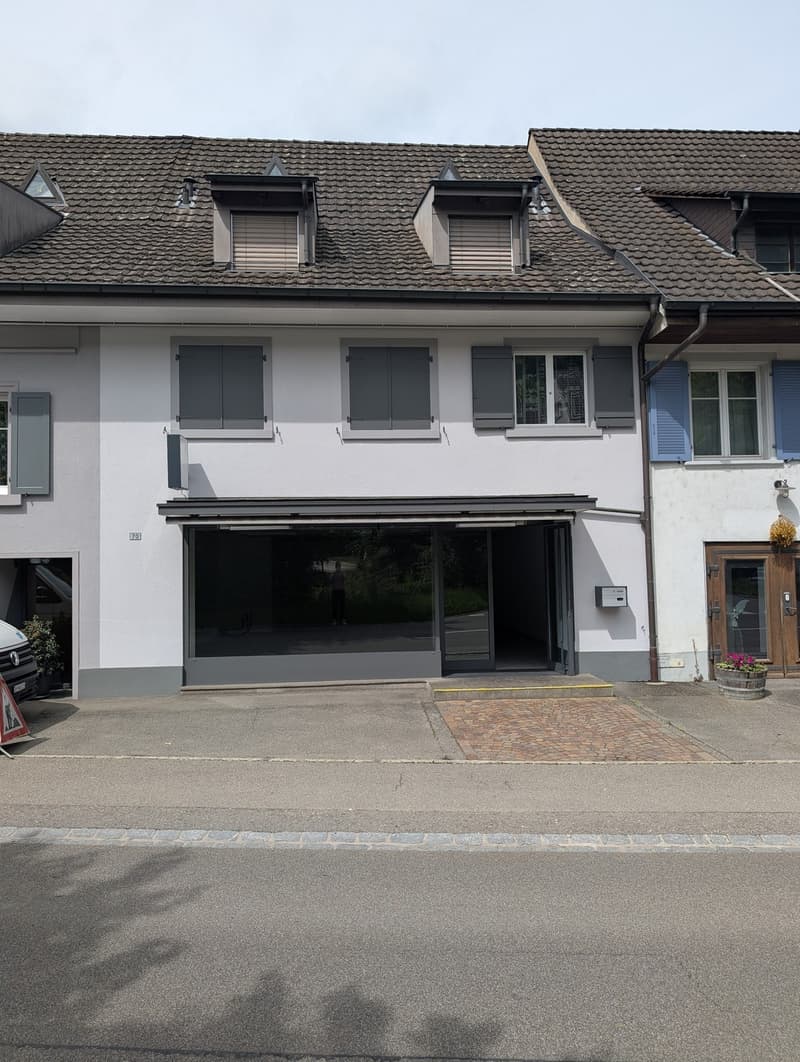 Ladenlokal / Showroom / Büro mit Schaufenster an der Hauptstrasse Zunzgen flexibel nutzbar (1)