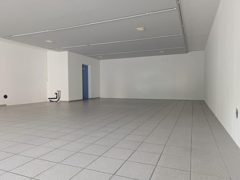 Ladenlokal / Showroom / Büro mit Schaufenster an der Hauptstrasse Zunzgen flexibel nutzbar (8)