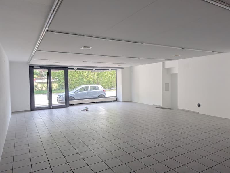 Ladenlokal / Showroom / Büro mit Schaufenster an der Hauptstrasse Zunzgen flexibel nutzbar (2)