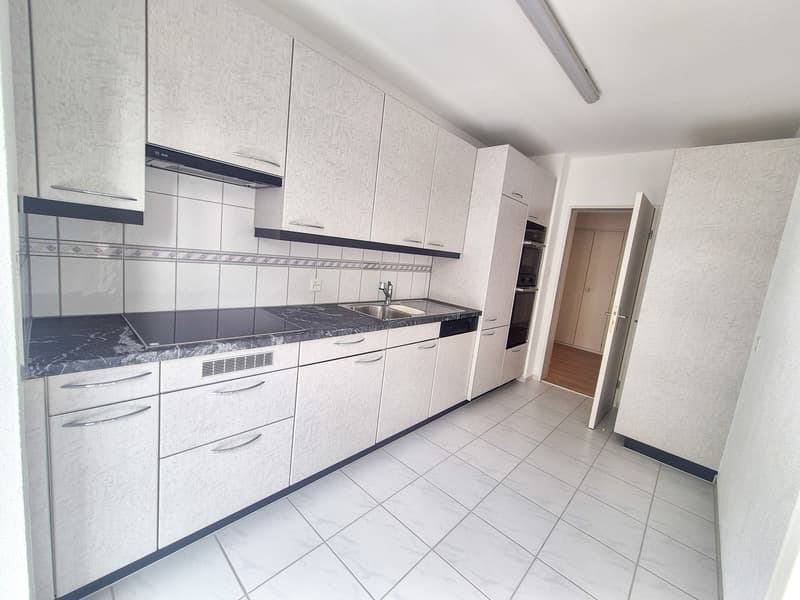 Erstvermietung: 107 m² auf 3.5 Zimmer am Zolli komplett renoviert, 2 Balkone und Wintergarten (8)