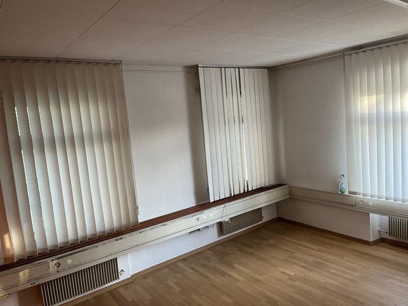 Musikraum / Mehrzweckraum oder Büro im Eichtalpark, Parkplatz vor dem Haus, Busstation 100m entfernt (3)