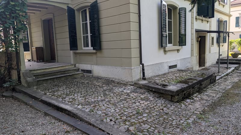 4.5 Zimmerwohnung in alter Villa und Bahnhofsnähe (3)