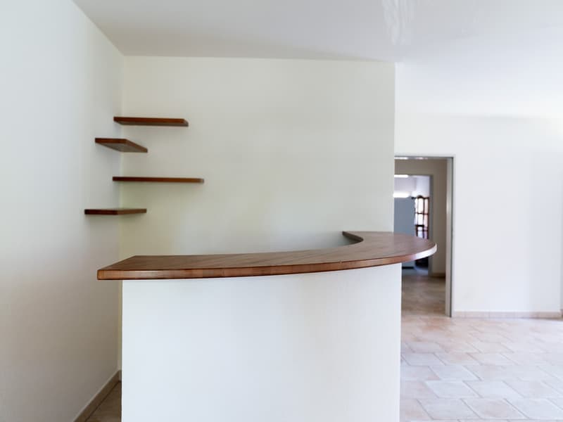 Studio mit Bar und Badezimmer mit eigenem Eingang