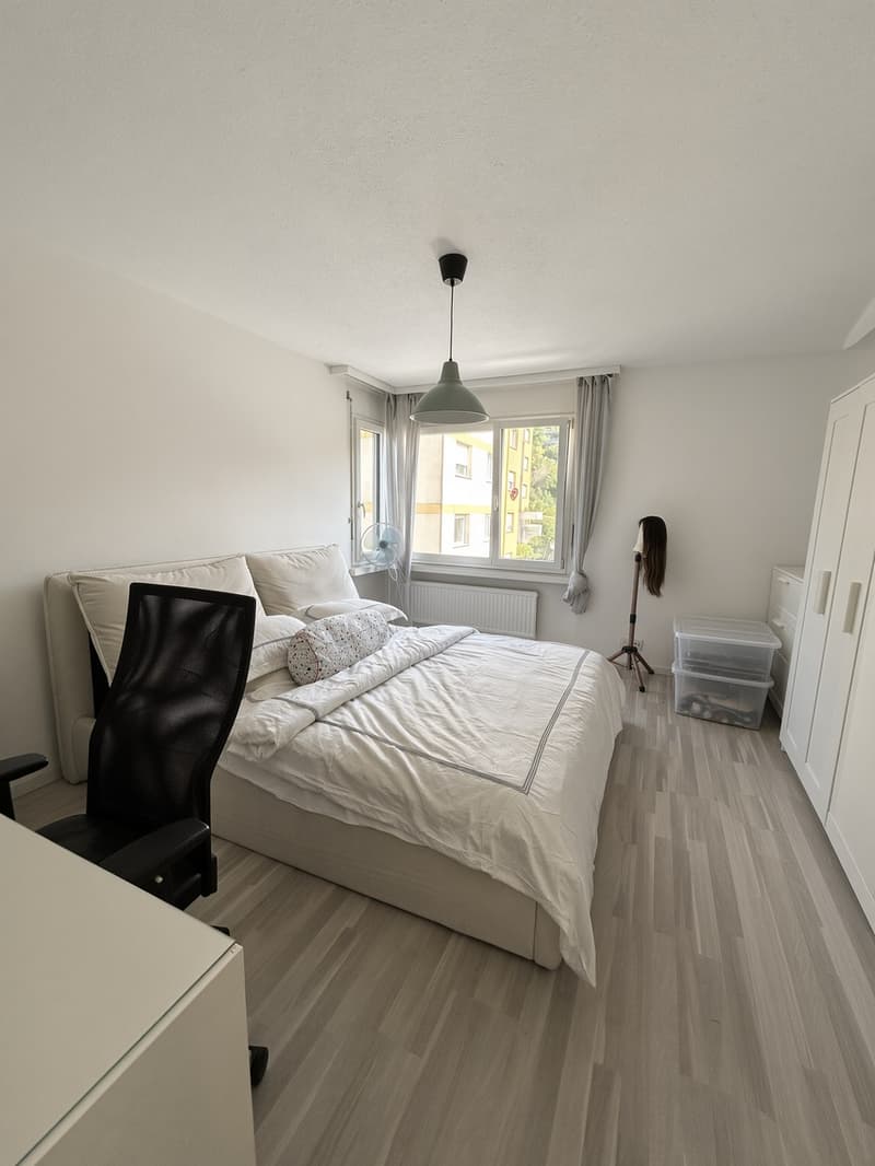 3.5 Zimmer Wohnung mit sonnigem Balkon und Blick ins Grüne (5)