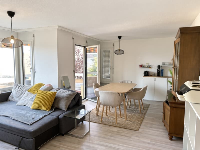 3.5 Zimmer Wohnung mit sonnigem Balkon und Blick ins Grüne (2)