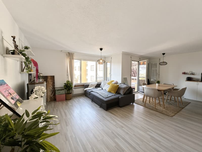 3.5 Zimmer Wohnung mit sonnigem Balkon und Blick ins Grüne (1)