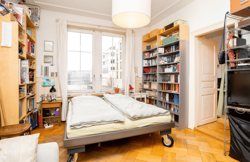ZWISCHEN-Vermietung einer charmanten 4-Zi Whg. mit grossem Mansardenzimmer (3)