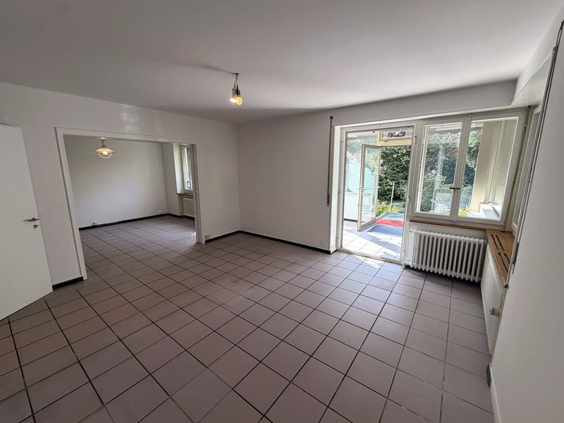Frisch renovierte 4½-Zimmer-Wohnung mit Garten und Wintergarten hohe, helle Räume (2)