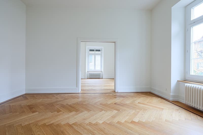 Helle, grosszügige 4.5-Zimmer-Wohnung mit 2 Balkonen, 100m2 | Bright, spacious 4.5-room apartment with 2 balconies, 100m2 (1)