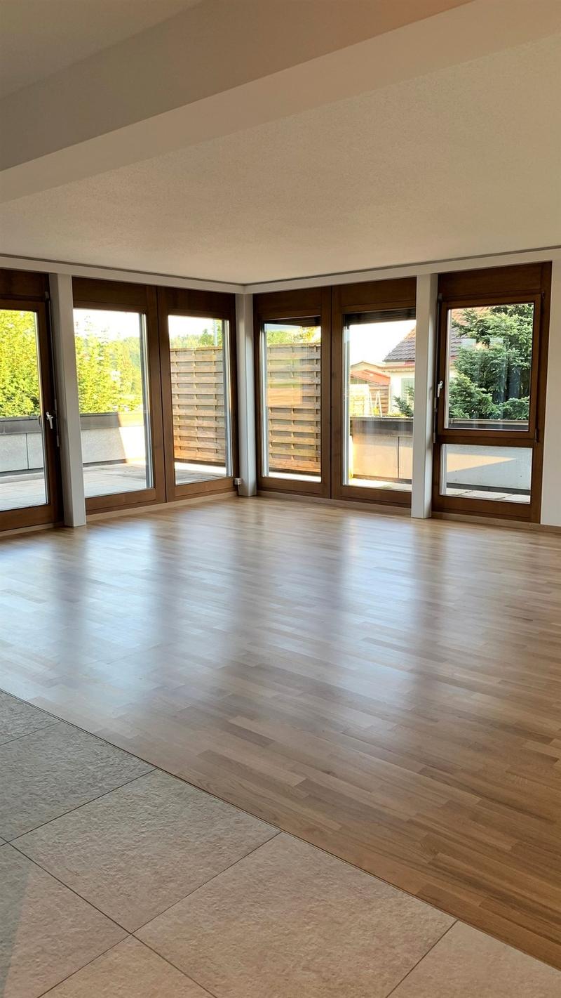 Grosszügige 4.5-Zimmerwohnung mit grossem Balkon und viel Wohnkomfort (2)