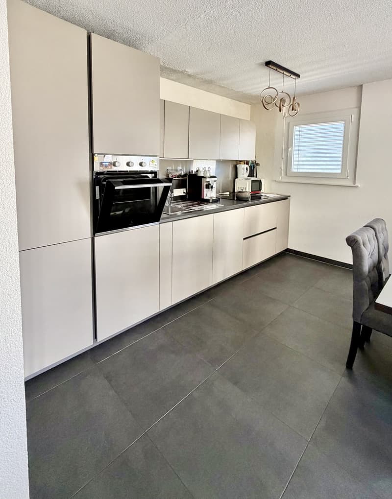 4.5 pièces rénové au 8e étage avec vue et balcons  disponible dès le 01.02.2027 (2)